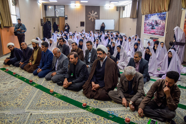 یین افتتاحیه ی نماز جماعت مدارس آموزش و پرورش استان اصفهان