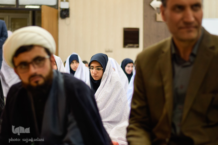یین افتتاحیه ی نماز جماعت مدارس آموزش و پرورش استان اصفهان