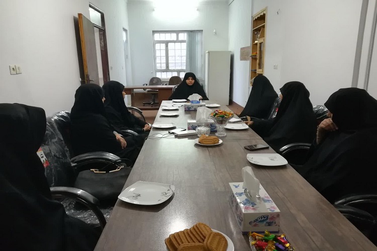 عمل به آیات قرآن هدایتگر راه زندگی است عمل به آیات قرآن هدایتگر راه زندگی است