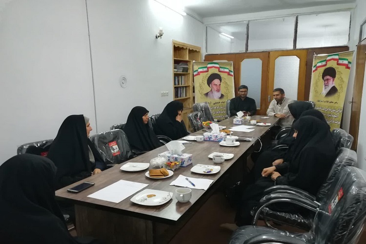 عمل به آیات قرآن هدایتگر راه زندگی است عمل به آیات قرآن هدایتگر راه زندگی است