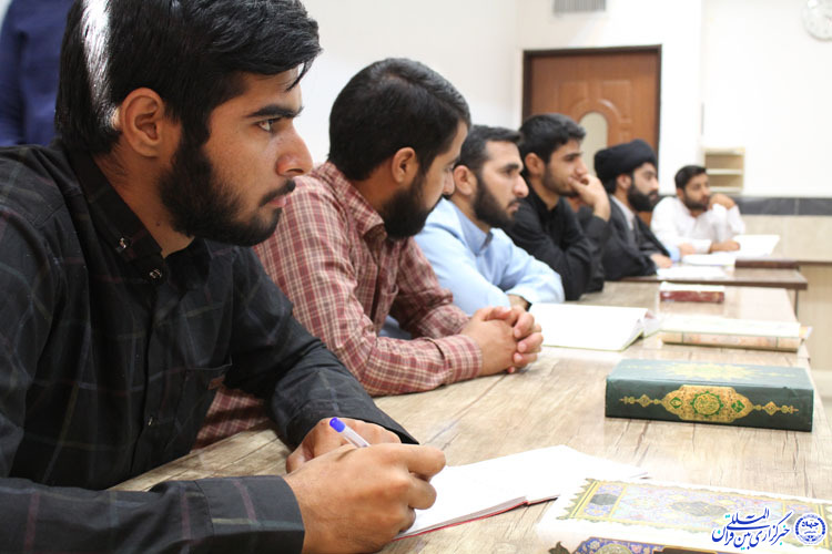گزارش تصویری از یک روز زندگی مبلغ مذهبی