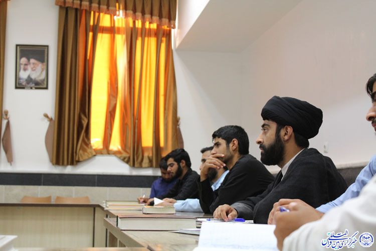 گزارش تصویری از یک روز زندگی مبلغ مذهبی