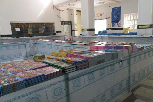 نمایشگاه کتاب تویسرکان با ۵۰ درصد تخفیف دایر است