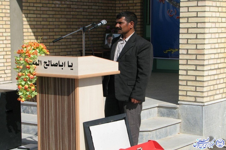 وقتی دستان پینه بسته یک کارگر، سنگ&zwnj;های بزرگ محرومیت را برمی&zwnj;دارد