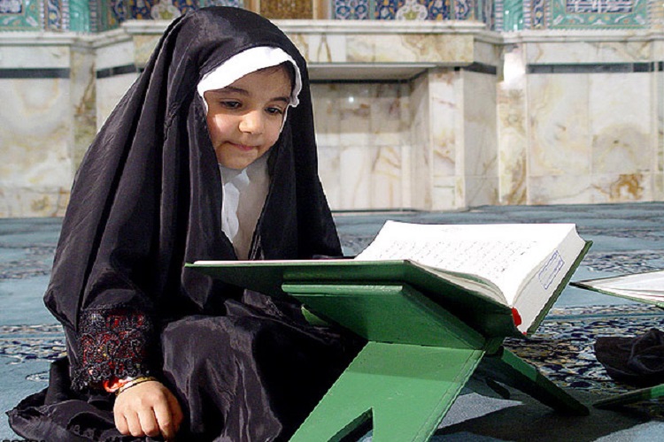 فرزندانمان را از کودکی با مفاهیم دینی آشنا کنیم فرزندانمان را از کودکی با مفاهیم دینی آشنا کنیم