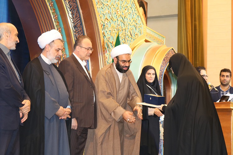 اختتامیه جشنواره قرآن و عترت دانشگاه جامع علمی - کاربردی اختتامیه جشنواره قرآن و عترت دانشگاه جامع علمی - کاربردی