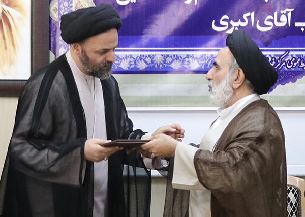معاون مسکن مرکز خدمات حوزه های علمیه استعفا کرد