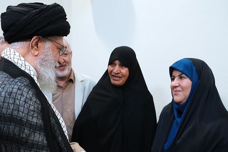 باید خراسان رضوی را به جایگاه مطلوب خود در حوزه کتابخوانی برسانیم/////////////////توجه رهبری به کتابم بزرگترین ثروت زندگی&zwnj;ام است