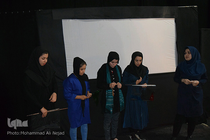 گزارش تصویری نمایشگاه عاشورایی ویژه کودکان لرستانی گزارش تصویری نمایشگاه عاشورایی ویژه کودکان لرستانی