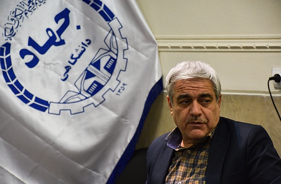 حافظ روشنفکر دینی بود