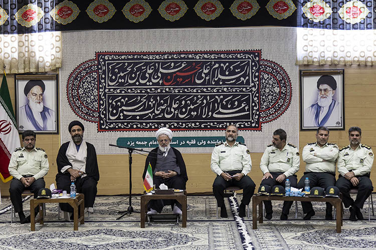 دیدار کارکنان فرماندهی انتظامی استان یزد با آیت الله ناصری&zwnj;+تصاویر