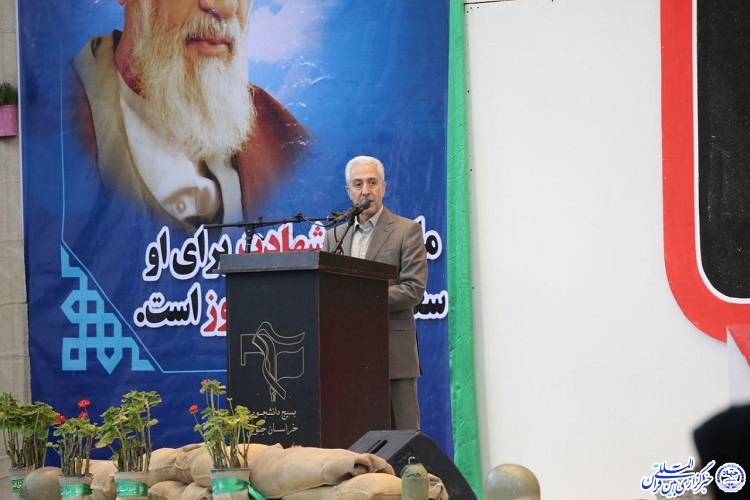 شهیدان، الگوهای مطمئنی برای جامعه هستند