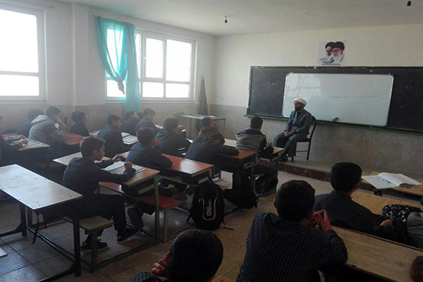 گفتمان دینی در جمع دانش&zwnj;آموزان رباط کریم