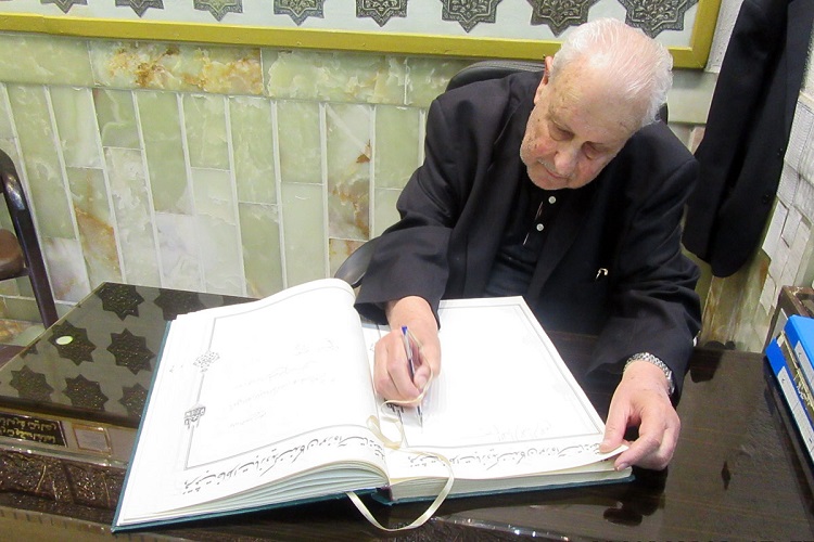 سفیر فلسطین در ایران از موزه و کتابخانه آستان مقدس دیدن کرد