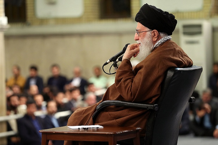 جمعی از نخبگان و استعدادهای برتر علمی با رهبر معظم انقلاب دیدار می‌کنند