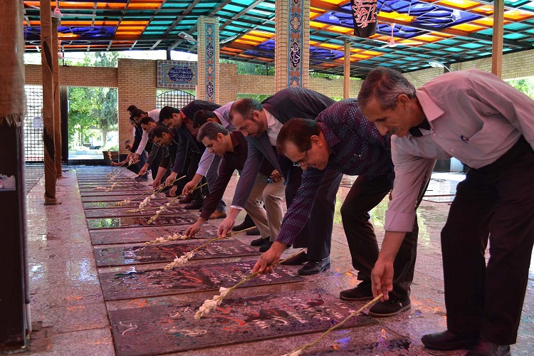 زمزمه&zwnj;های عاشقانه جهادگران دانشگاهی فارس با امامزادگان عشق/ در عمل پیرو آرمان&zwnj;های شهدا باشیم