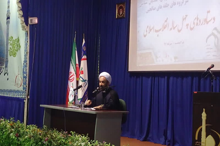 راهبرد تبلیغی در عرصه انقلاب را باید از قرآن گرفت