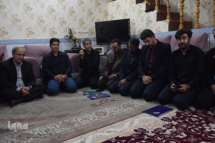 گزارش تصویری دیدار مدال&zwnj;آوران لرستانی با شهید زنده