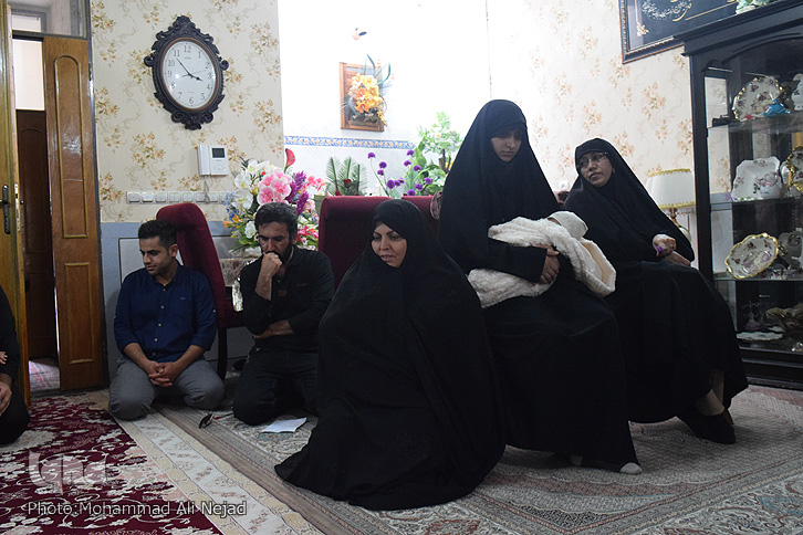 گزارش تصویری دیدار مدال&zwnj;آوران لرستانی با شهید زنده