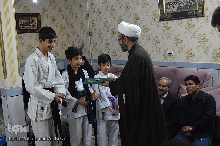 گزارش تصویری دیدار مدال&zwnj;آوران لرستانی با شهید زنده