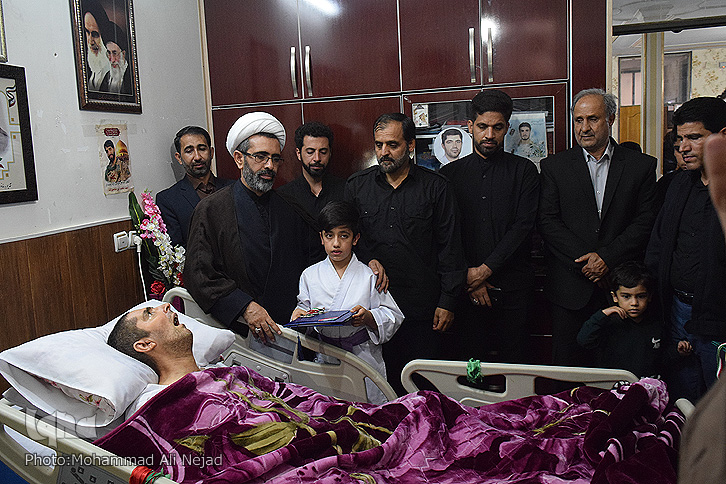 گزارش تصویری دیدار مدال&zwnj;آوران لرستانی با شهید زنده