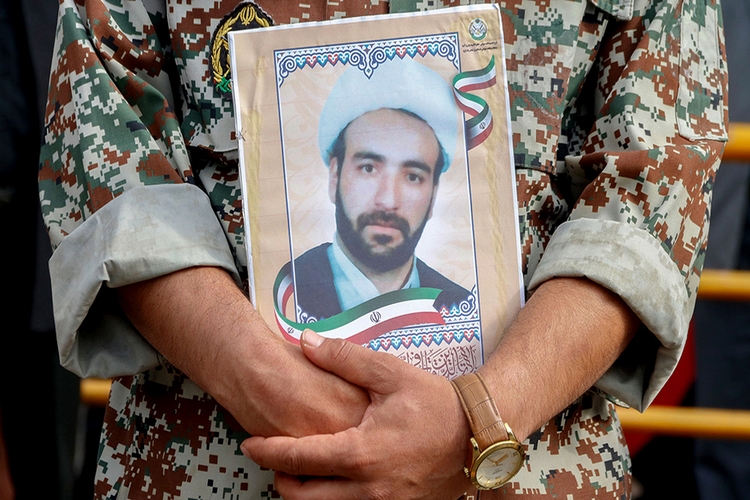 تروریست&zwnj;ها بدانند با کشتن فرزندم پرچم اسلام زمین نمی&zwnj;ماند؛ چهار فرزند دیگرم فدای اسلام