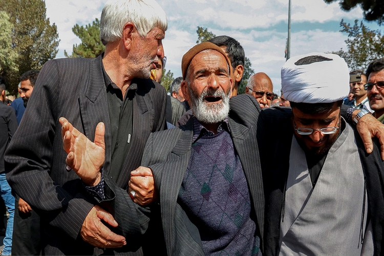 تروریست&zwnj;ها بدانند با کشتن فرزندم پرچم اسلام زمین نمی&zwnj;ماند؛ چهار فرزند دیگرم فدای اسلام