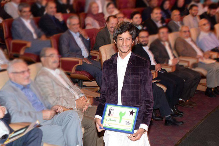 «معلم شدم تا غبار بیسوادی را از چهره روستای محرومم پاک کنم» «معلم شدم تا غبار بیسوادی را از چهره روستای محرومم پاک کنم»
