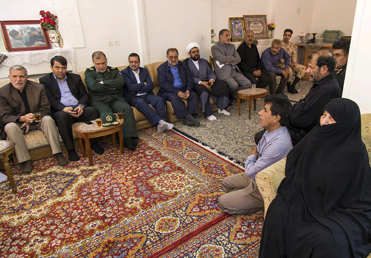 گزارش تصویری/ دیدار جمعی از مسئولان استان یزد با خانواده شهدا&zwnj;