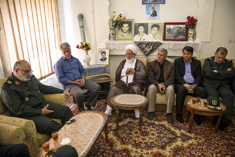 گزارش تصویری/ دیدار جمعی از مسئولان استان یزد با خانواده شهدا&zwnj;