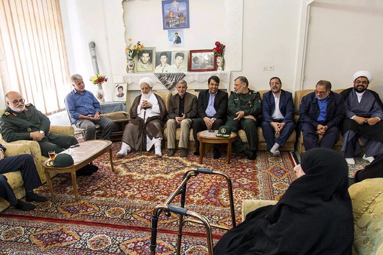 گزارش تصویری/ دیدار جمعی از مسئولان استان یزد با خانواده شهدا&zwnj;