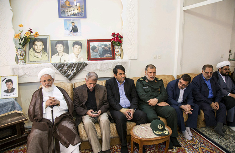 گزارش تصویری/ دیدار جمعی از مسئولان استان یزد با خانواده شهدا&zwnj;