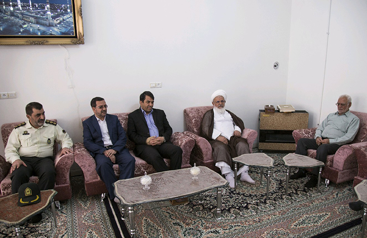 گزارش تصویری/ دیدار جمعی از مسئولان استان یزد با خانواده شهدا&zwnj;