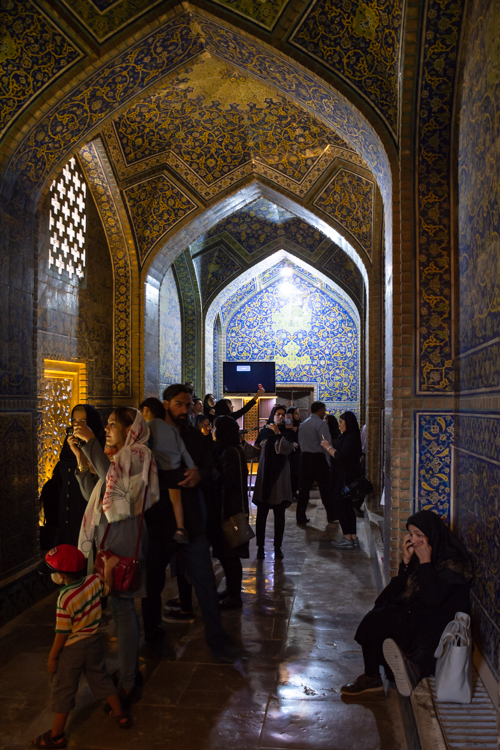 بازدید از اماکن تاریخی اصفهان در روز جهانی جهانگردی