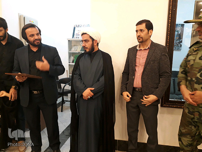 تجلیل از خالق تصاویر ماندگار دفاع مقدس در لرستان + عکس