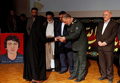تجلیل از خانواده شهدا و ايثارگران صنعت آب و برق استان یزد