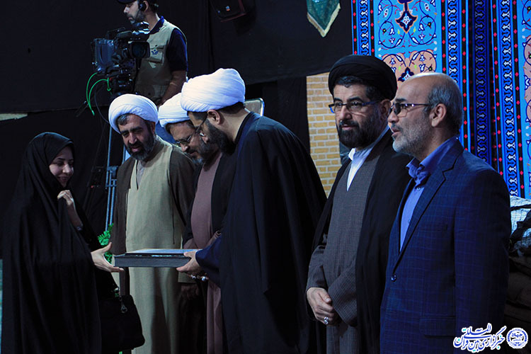گزارش تصویری/ تجلیل از برترینهای مسابقات قرآن در یزد گزارش تصویری/ تجلیل از برترینهای مسابقات قرآن در یزد