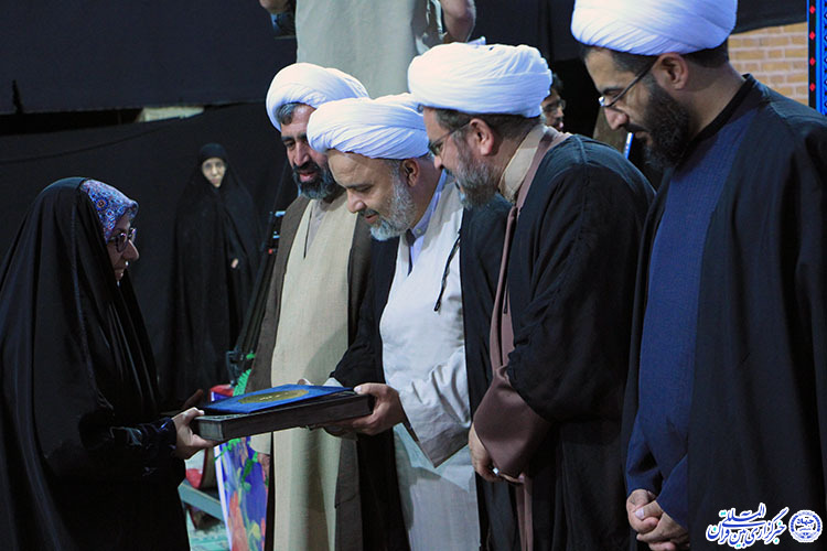 گزارش تصویری/ تجلیل از برترینهای مسابقات قرآن در یزد گزارش تصویری/ تجلیل از برترینهای مسابقات قرآن در یزد