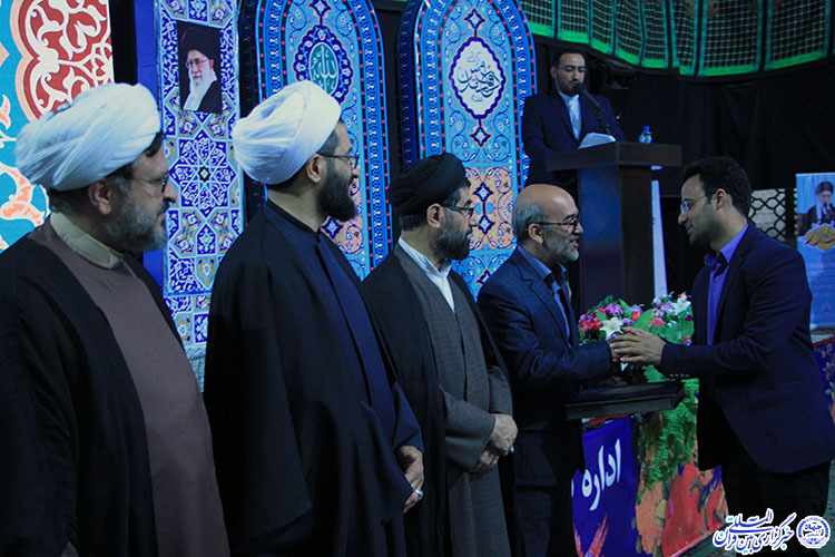 گزارش تصویری/ تجلیل از برترینهای مسابقات قرآن در یزد گزارش تصویری/ تجلیل از برترینهای مسابقات قرآن در یزد