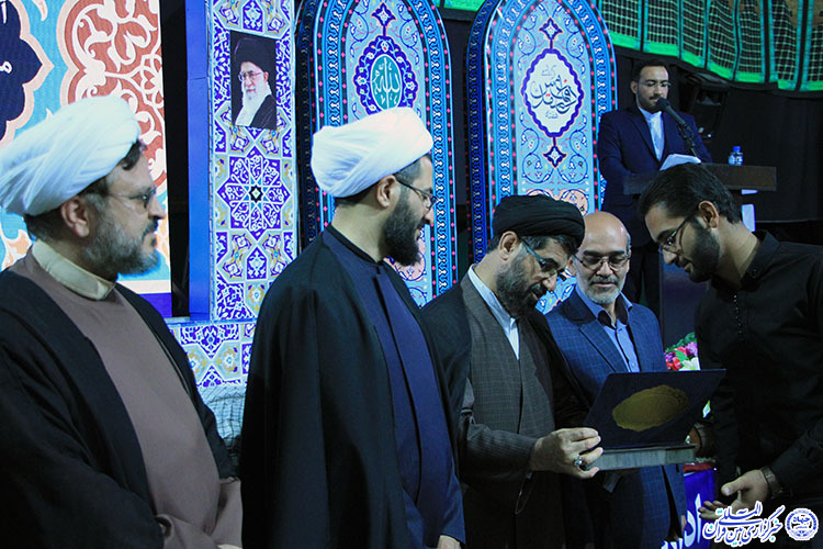 گزارش تصویری/ تجلیل از برترینهای مسابقات قرآن در یزد گزارش تصویری/ تجلیل از برترینهای مسابقات قرآن در یزد