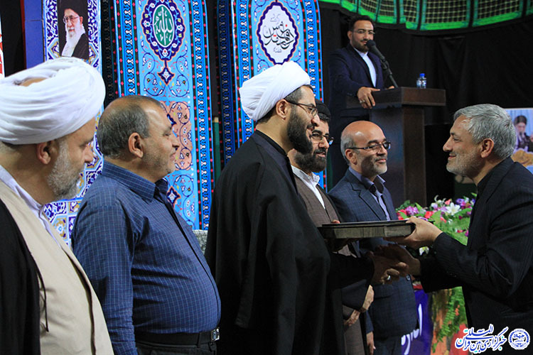 گزارش تصویری/ تجلیل از برترینهای مسابقات قرآن در یزد گزارش تصویری/ تجلیل از برترینهای مسابقات قرآن در یزد