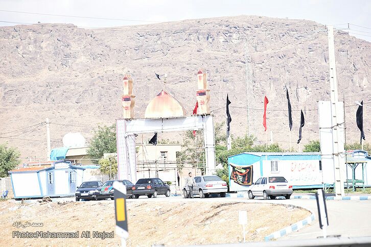 حضور زائران اربعین در موکب مردمی امام خامنه‌ای خرم‎آباد