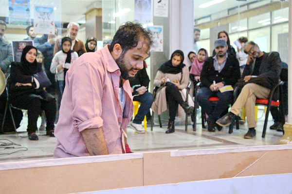 گزارش تصویری نمایش &laquo;گزارش یک تابوت&raquo; در آمل