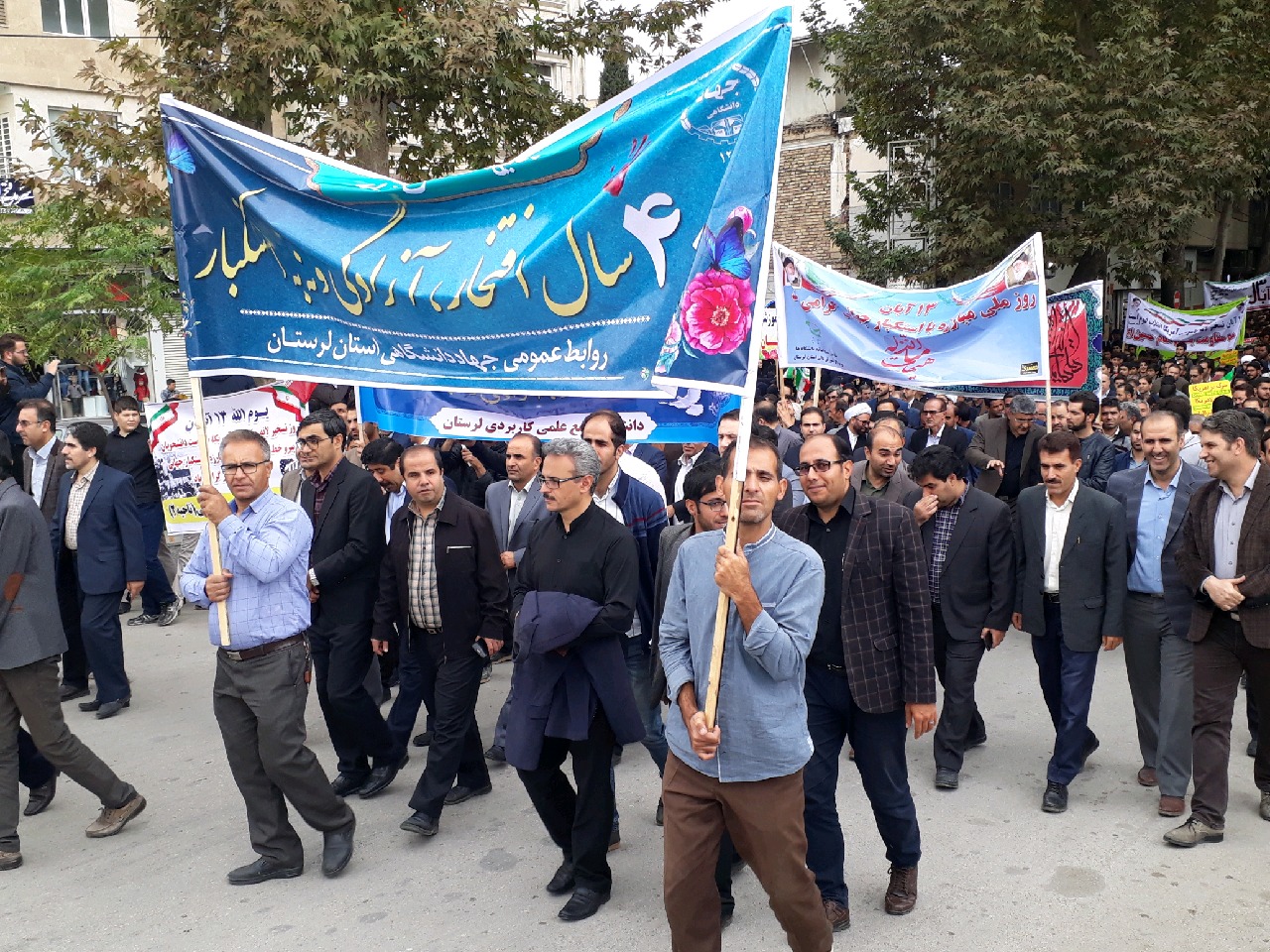 برگزاری مراسم راهپیمایی 13 آبان در شهرهای لرستان برگزاری مراسم راهپیمایی 13 آبان در شهرهای لرستان