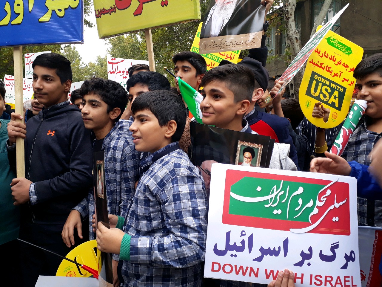 برگزاری مراسم راهپیمایی ۱۳ آبان در شهرهای لرستان برگزاری مراسم راهپیمایی ۱۳ آبان در شهرهای لرستان