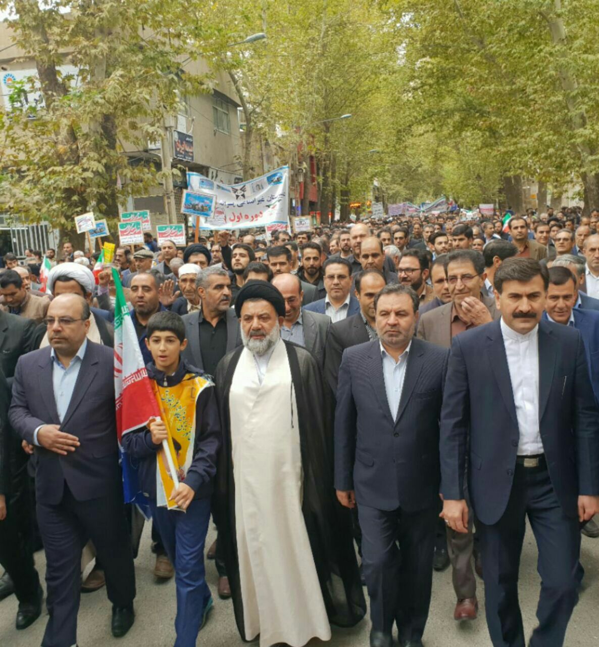 برگزاری مراسم راهپیمایی 13 آبان در شهرهای لرستان + عکس برگزاری مراسم راهپیمایی 13 آبان در شهرهای لرستان + عکس
