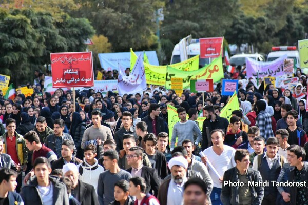 راهپیمایی روز ملی مبارزه با استکبار جهانی در ماکو