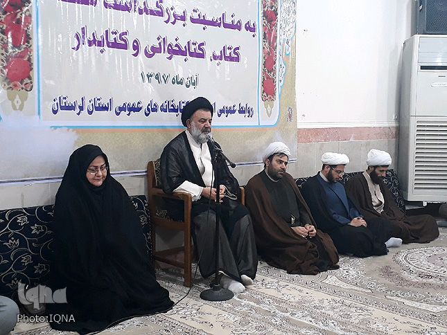 دیدار کارکنان کتابخانه&zwnj;های عمومی لرستان با آیت&zwnj;الله میرعمادی + عکس