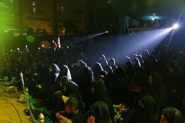 اجرای نمایش &laquo;گفت&zwnj;وگوی آب&raquo; توسط هنرمندان یزدی+عکس