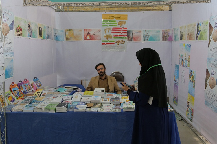 اجرای طرح &laquo;نماز بخوان و جایزه بگیر&raquo; در نمایشگاه کتاب تبریز